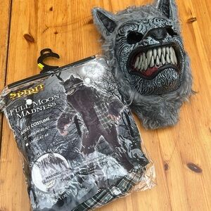 Werewolf Mask with gloves size medium
Full moon madness